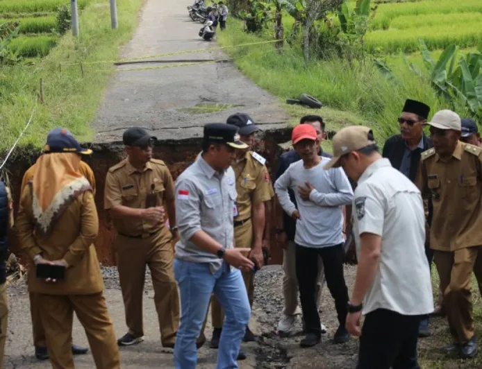Pemkab Lampung Barat Segera Perbaiki Jalan Putus Akibat Banjir Bandang