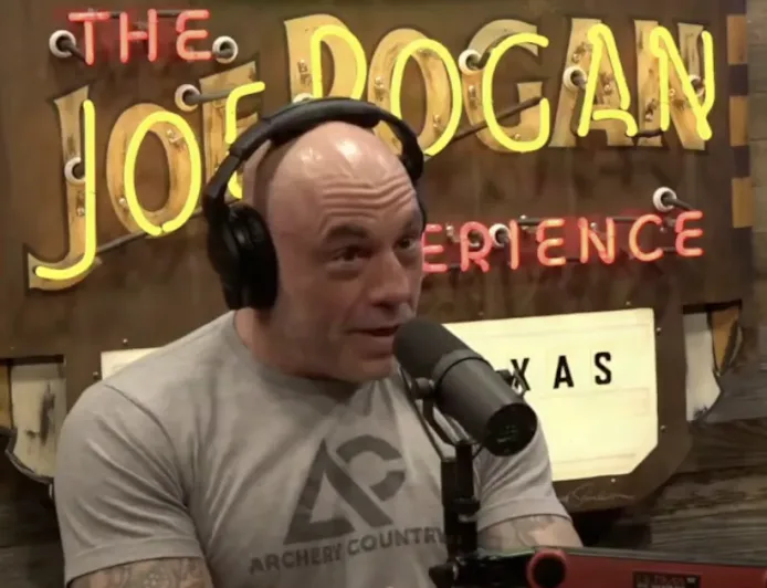 Joe Rogan Sindir Alasan Konyol Trump soal Foto AI Yesus di Truth Social