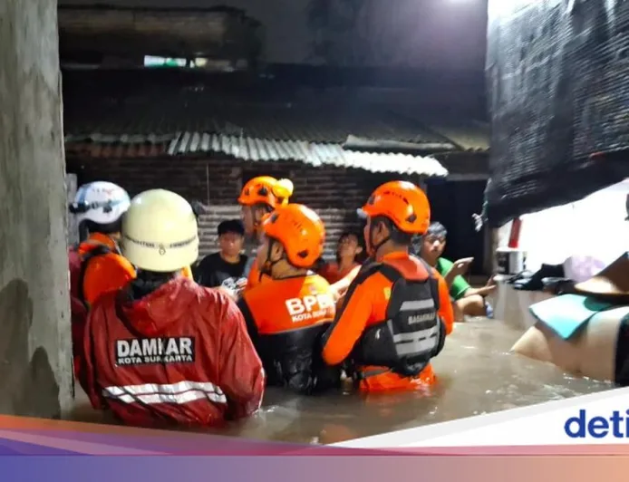 Hujan Deras Guyur Solo: Ratusan Rumah di 8 Kelurahan Terendam Banjir