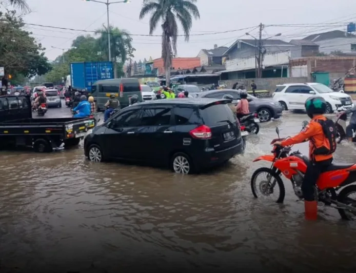 Bencana Hidrometeorologi di Jawa Barat: Banjir, Longsor, dan Angin Kencang Melanda