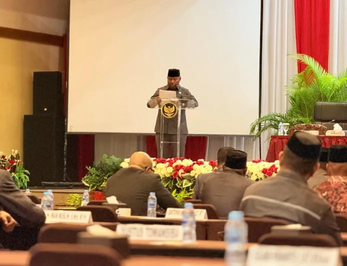 Gubernur Papua Barat Akui Capaian Pendidikan dan Sosial Masih Rendah di LKPJ 2025