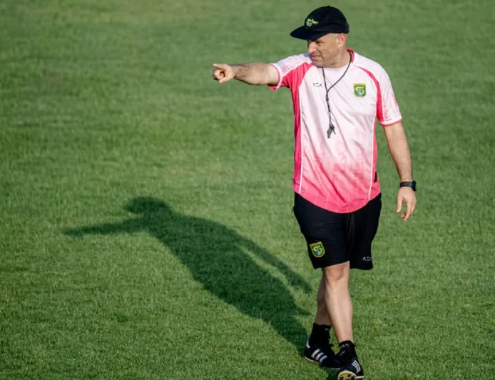 Curhat Bernardo Tavares Jelang Laga Persebaya vs Madura United di Super League 2025-2026