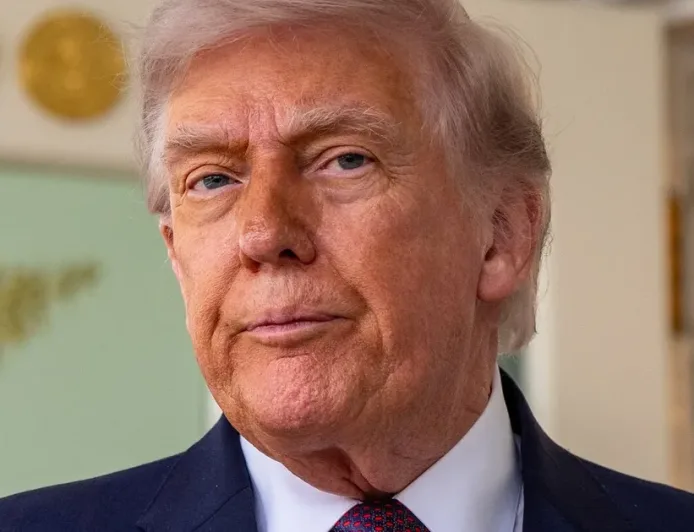 Trump Bagikan Ulang Gambar AI Yesus Memberkati Dirinya, Kontroversi Meningkat