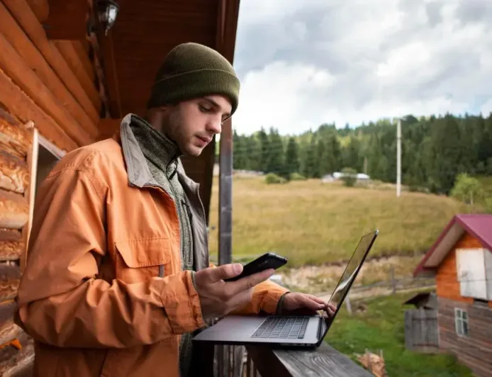 5 Alasan Workcation Bisa Jadi Boomerang untuk Karier Anda