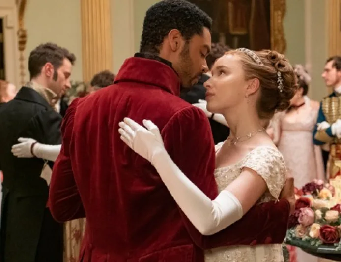 Phoebe Dynevor Ungkap Alasan Belum Kembali di Serial Bridgerton Netflix