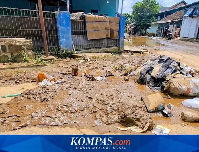 Banjir Lumpur Majalaya: Tanggul Jebol Berulang, Warga Tetap Bertahan di Rumah