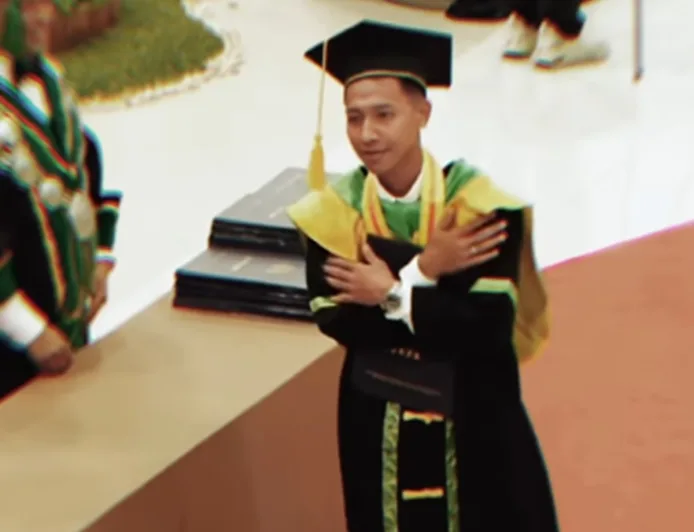 Beckham Putra Bintang Persib Resmi Raih Gelar Sarjana dengan Selebrasi Ice Cold