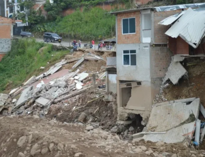 Tanda Awal Tanah Longsor yang Wajib Dikenali Masyarakat Saat Peralihan Musim