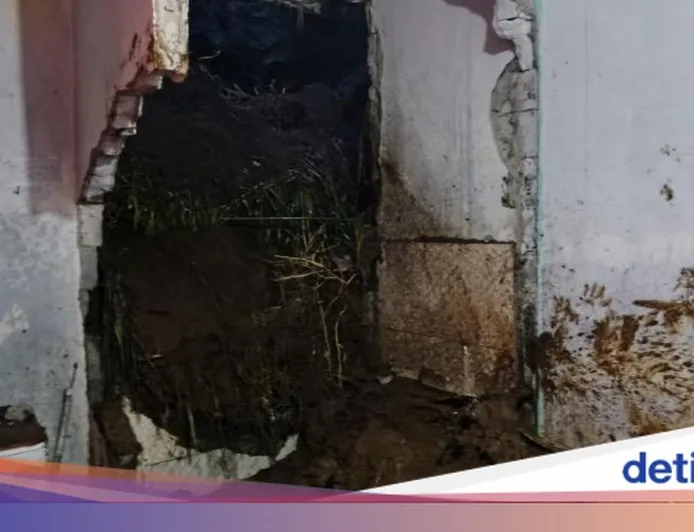 Longsor di Sukabumi Timpa 2 Rumah, 1 Wanita Tewas Tertimbun