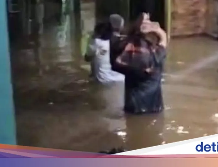 Banjir Kebon Pala Jakarta Timur Terjang, Tinggi Air Capai 1 Meter