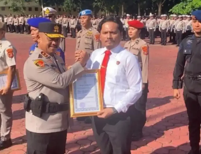 Kapolda Sultra Beri Reward 128 Personel Berprestasi Ungkap Kasus Kriminal dan Misi Perdamaian