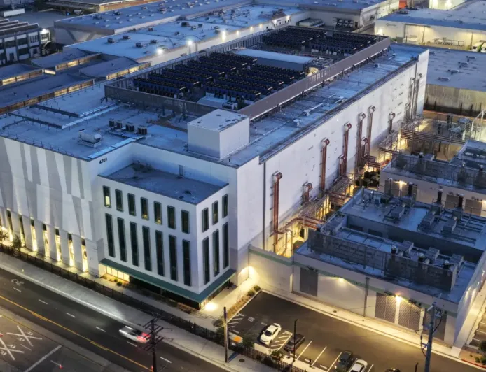 Sektor AI yang Menguat: Kenapa Investor Harus Beli Teknologi dan Kurangi Eksposur di Sektor Lain