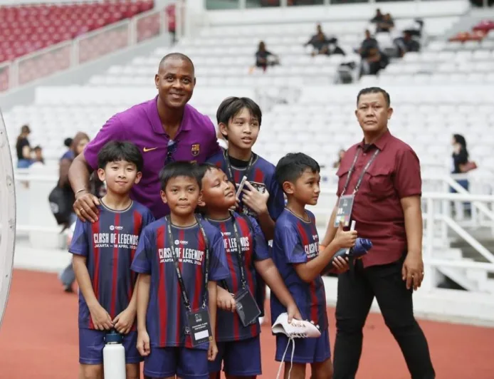 Patrick Kluivert Sapa Hangat 3 Pemain Timnas Indonesia Usai Clash of Legends