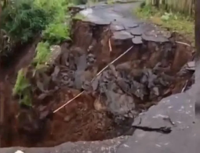 Longsor Parah Amblaskan Jalan Semarang-Boyolali, Akses Terputus Total