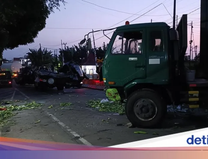 Truk Rem Blong Picu Kecelakaan Maut di Probolinggo, 4 Orang Tewas