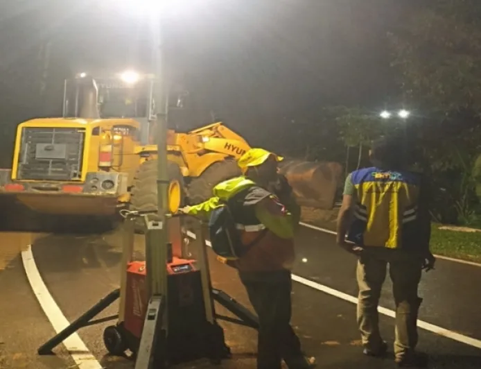 Longsor Timbun Jalan Penghubung Jampangtengah-Lengkong Sukabumi, Lalu Lintas Lumpuh Sementara