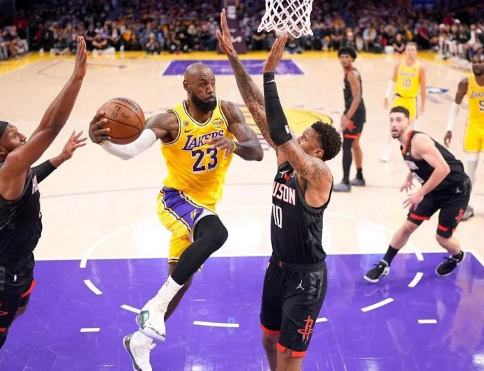 Lakers Menang 107-98 Atas Rockets Tanpa Kevin Durant di Playoff NBA 2026