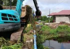 Dinas SDABMBKPRKP Kotim kerahkan tiga ekskavator bersihkan drainase antisipasi banjir