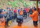 Longsor Tebing Curug Cileat, Dua Wisatawan Karawang Diduga Tertimbun Material