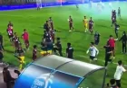 Oknum Suporter PSM Makassar Turun ke Lapangan dan Tendang Pemain Persib Bandung Setelah Laga