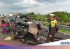 Mobil Anggota DPR Gus Hilman Ringsek Parah Usai Kecelakaan di Tol Paspro