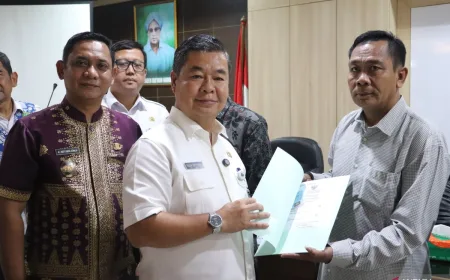 Kemendagri Serahkan Dokumen Kependudukan Penting untuk Keluarga Korban Kecelakaan Kereta Api