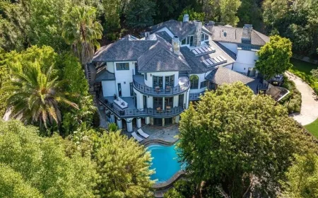Rumah Lama Selena Gomez Dijual Rp113 Miliar, Intip Isi Mewahnya