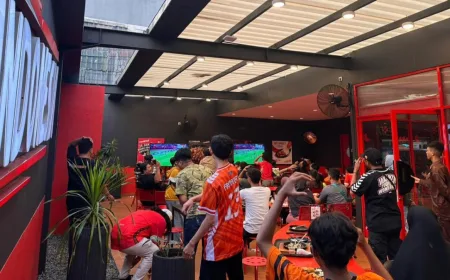 Persija Jakarta vs Persib Bandung: Ketika The Jakmania dan Bobotoh Beri Dukungan dari Layar Kaca