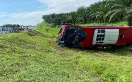 Nahas! Bus Halmahera kecelakaan di Tol JMKT, empat orang meninggal