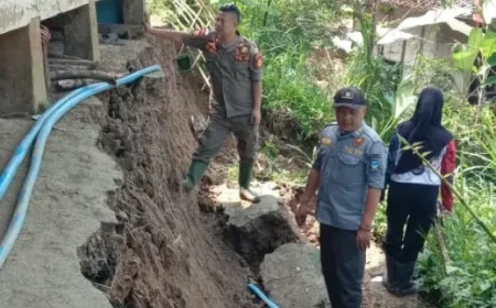 Longsor di Banjarwangi Ancam Rumah Warga