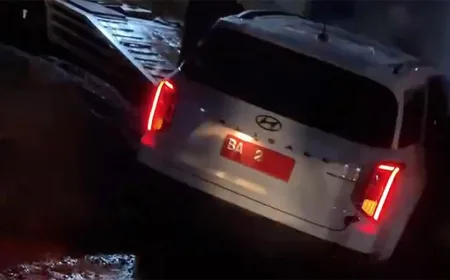 Wagub Sumbar Vasco Alami Kecelakaan Tunggal, Mobil Rusak Parah di Depan