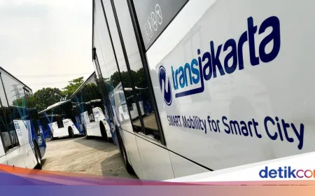 2 Bus TransJ Tabrakan di Jaktim Saat Off Layanan, Bodi dan Kaca Rusak Parah