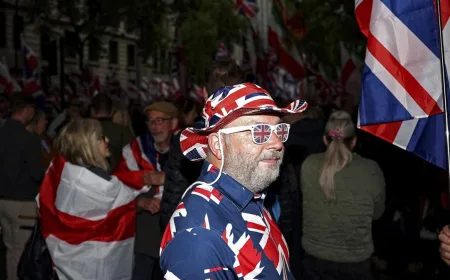 Unite the Kingdom: Pesan Kuat di Balik Kostum Demonstran Sayap Kanan London