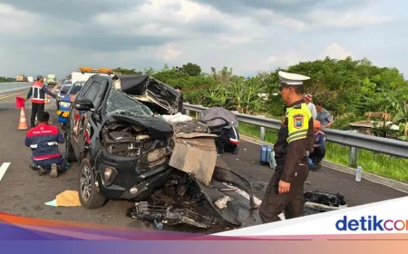 Mobil Anggota DPR Gus Hilman Ringsek Parah Usai Kecelakaan di Tol Paspro