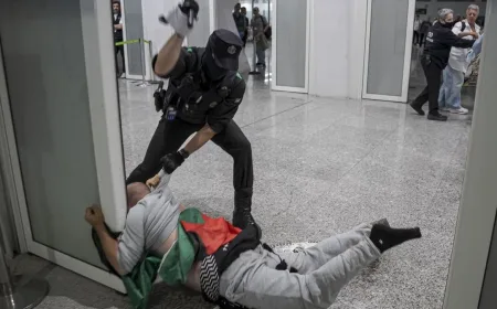 FOTO: Aktivis GSF Lepas dari Penjara Israel, Digebuk Polisi Spanyol
