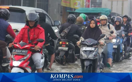 Akses Baleendah-Dayeuhkolot Banjir: Jalanan Macet, Banyak Motor Mogok, Warga: Terpaksa Bolos Kerja