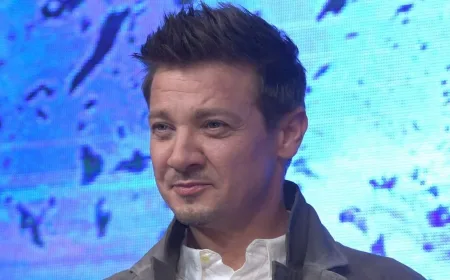 Jeremy Renner, yang dikenal sebagai 'Archer', menderita lebih dari 30 patah tulang dalam sebuah kecelakaan kritis.