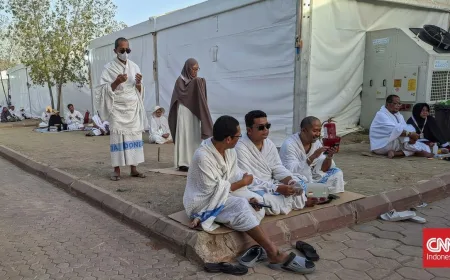 FOTO: Khusyuk Jemaah Melakukan Perenungan Diri dan Berdoa di Arafah