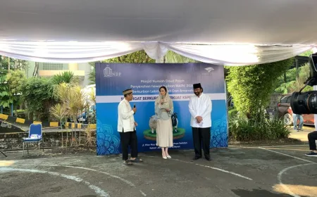 Wujud Kepedulian Sosial, Surya Paloh Serahkan Sapi Kurban Seberat 1 Ton