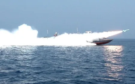 Iran Tembak 4 Kapal di Selat Hormuz usai Diserang AS