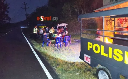 Cara Santai Polisi Jaga JJLS Gunungkidul Menarik Perhatian Warga
