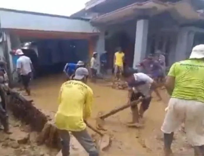 Longsor di Banyubiru Semarang Timbun Permukiman, Akses Jalan Terputus Total