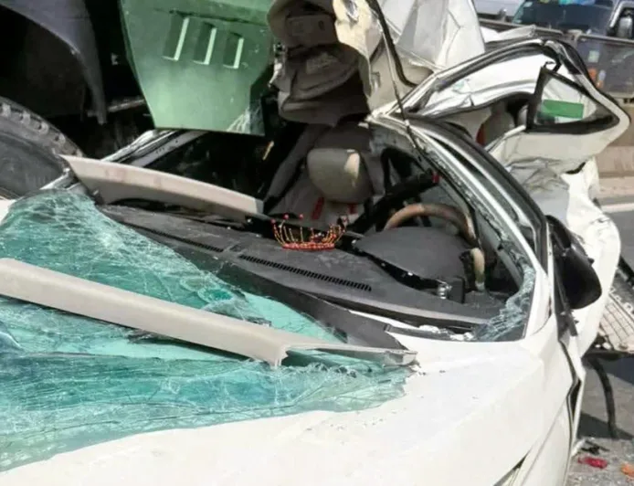 Kecelakaan Beruntun di Jalan Pham Van Dong: Mobil Hancur, 3 Orang Dirawat Rumah Sakit