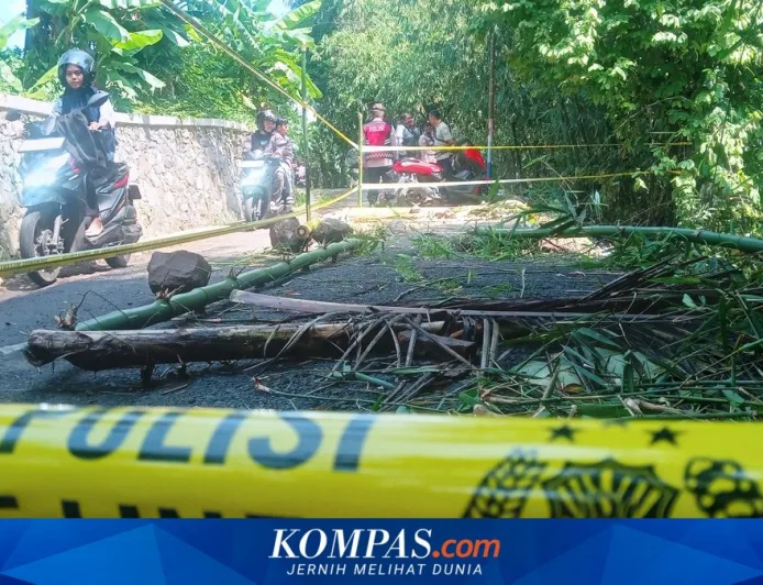Banjir dan Longsor Cianjur Terjang 4 Kecamatan, Pagar Istana Cipanas Jebol