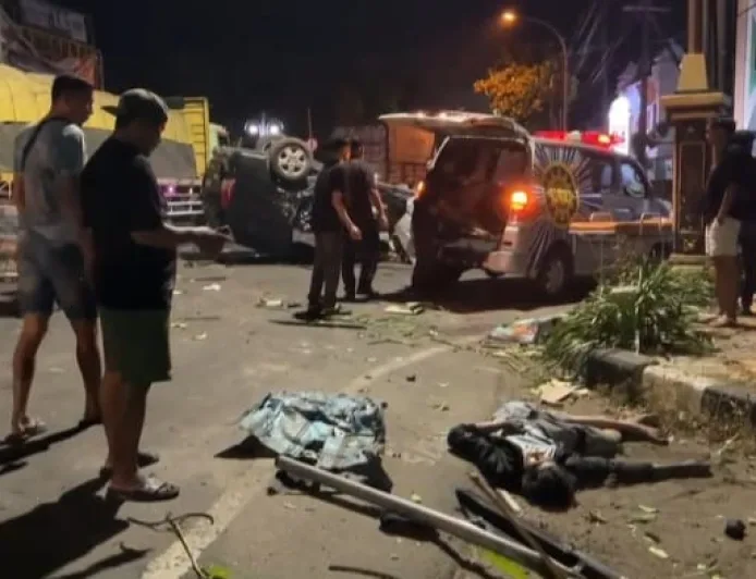 Kecelakaan Maut di Pantura Tuban: Mobil Terbalik, Pengemudi Tewas di Tempat