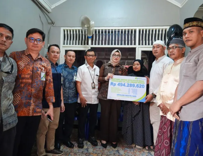 BPJS Ketenagakerjaan Serahkan Santunan Rp 494 Juta untuk Korban Kecelakaan KRL Bekasi