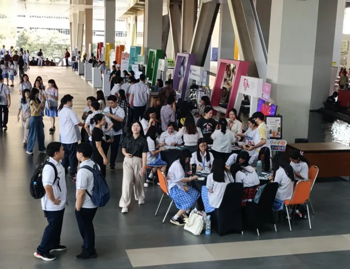 Petra Parade 2026 Bantu Murid SMA Mengatasi Banjir Informasi dengan Belajar Bermakna