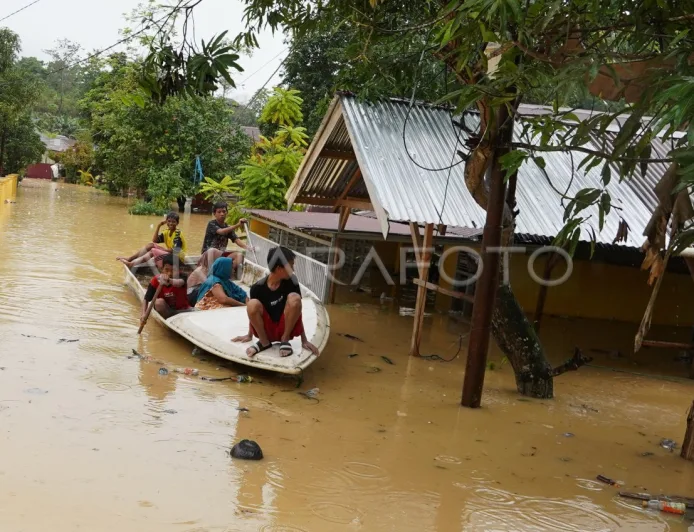 Banjir akibat luapan Kali Wanggu Kendari