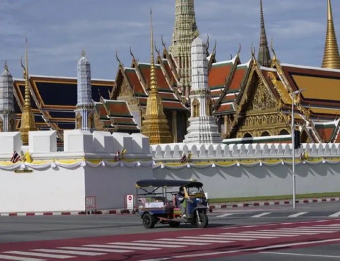Turis Kepergok Hubungan Intim di Tuk Tuk, Thailand Mau Perketat Aturan