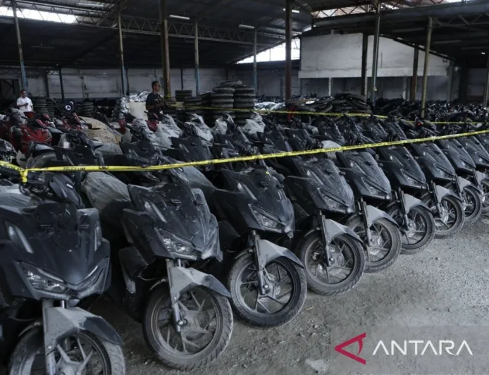 Kriminal kemarin, pria halangi ambulans hingga kasus penadahan motor